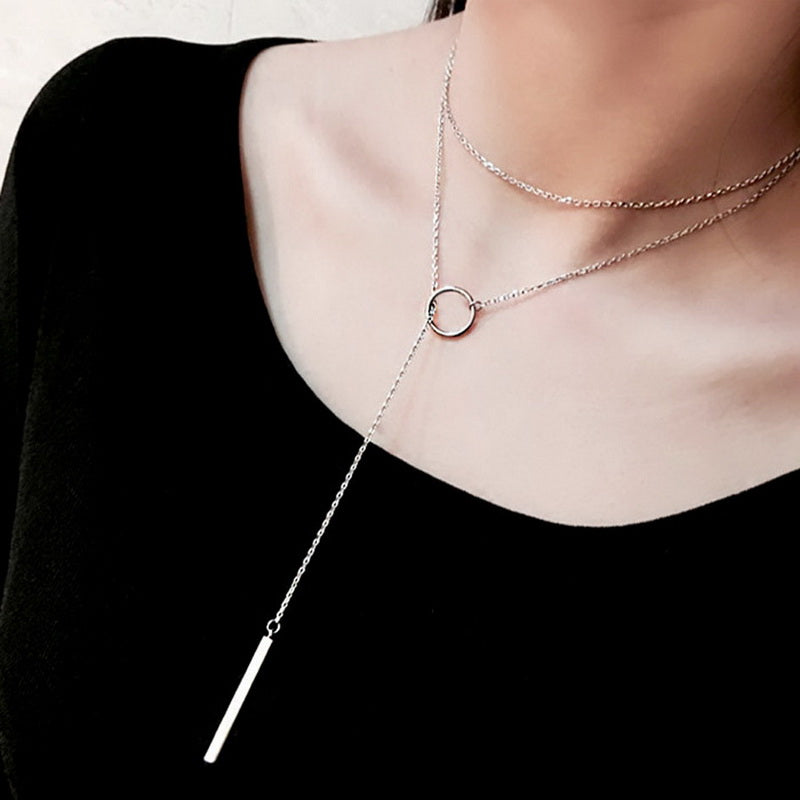 Collana con pendente in stile vintage minimalista. Elegante,