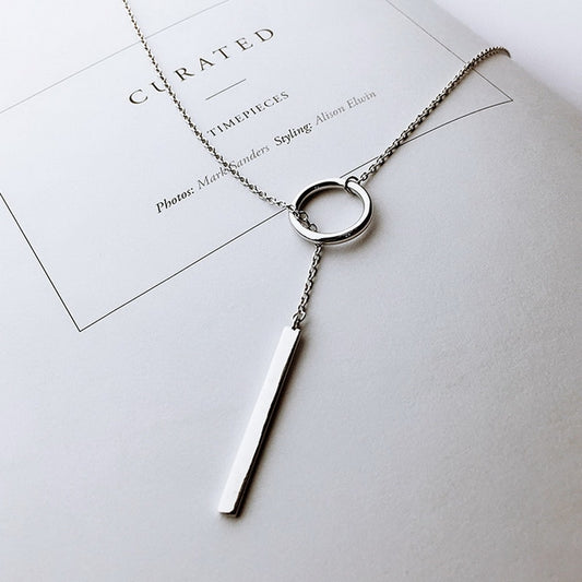 Collana con pendente in stile vintage minimalista. Elegante,