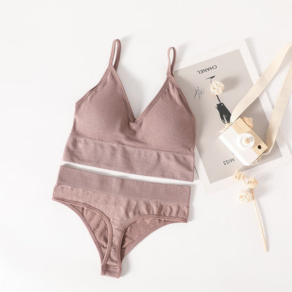 Set di intimo fitness da donna. Progettato per il massimo comfort e supporto durante l'attività fisica.