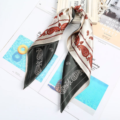 Foulard quadrati da donna. Eleganti e versatili, questi foulard quadrati da donna aggiungono un tocco di classe a qualsiasi outfit.