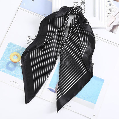 Foulard quadrati da donna. Eleganti e versatili, questi foulard quadrati da donna aggiungono un tocco di classe a qualsiasi outfit.