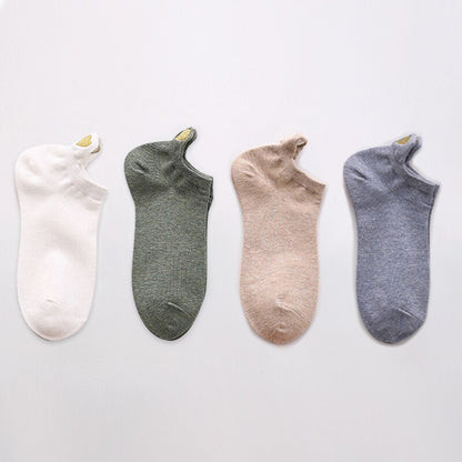 Set da 4 paia di calzini corti da donna. Comfort e stile per la stagione primaverile! Questi calzini in cotone morbido offrono una vestibilità leggera e traspirante, perfetta per il clima più mite.