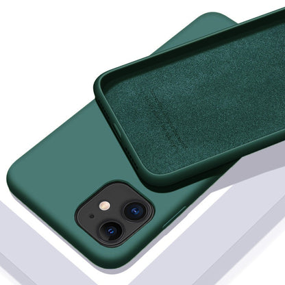 Custodia in silicone morbido a tinta unita per iPhone. Proteggi il tuo iPhone con stile e funzionalità! Questa custodia in silicone morbido