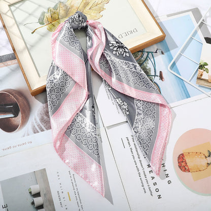 Foulard quadrati da donna. Eleganti e versatili, questi foulard quadrati da donna aggiungono un tocco di classe a qualsiasi outfit.