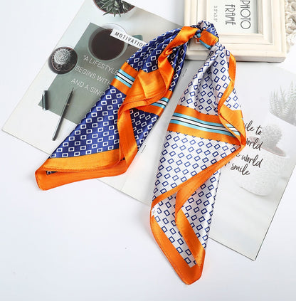 Foulard quadrati da donna. Eleganti e versatili, questi foulard quadrati da donna aggiungono un tocco di classe a qualsiasi outfit.