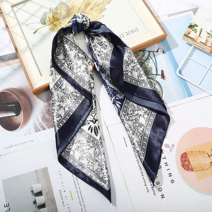 Foulard quadrati da donna. Eleganti e versatili, questi foulard quadrati da donna aggiungono un tocco di classe a qualsiasi outfit.