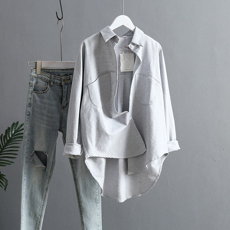 Blusa estiva a maniche lunghe da donna.