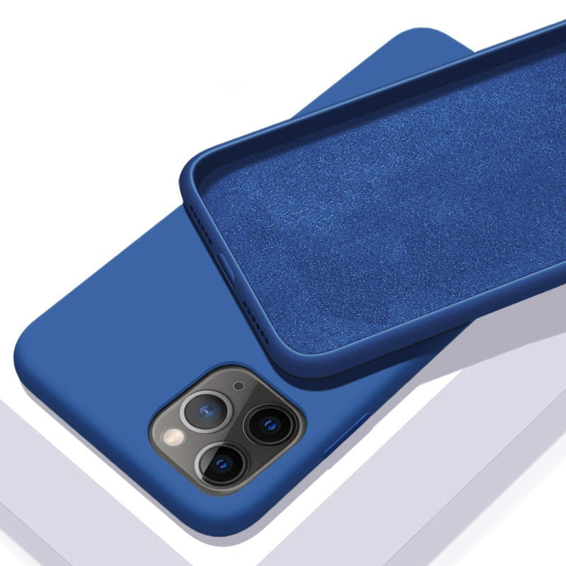 Custodia in silicone morbido a tinta unita per iPhone. Proteggi il tuo iPhone con stile e funzionalità! Questa custodia in silicone morbido