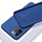 Custodia in silicone morbido a tinta unita per iPhone. Proteggi il tuo iPhone con stile e funzionalità! Questa custodia in silicone morbido