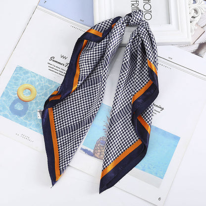Foulard quadrati da donna. Eleganti e versatili, questi foulard quadrati da donna aggiungono un tocco di classe a qualsiasi outfit.
