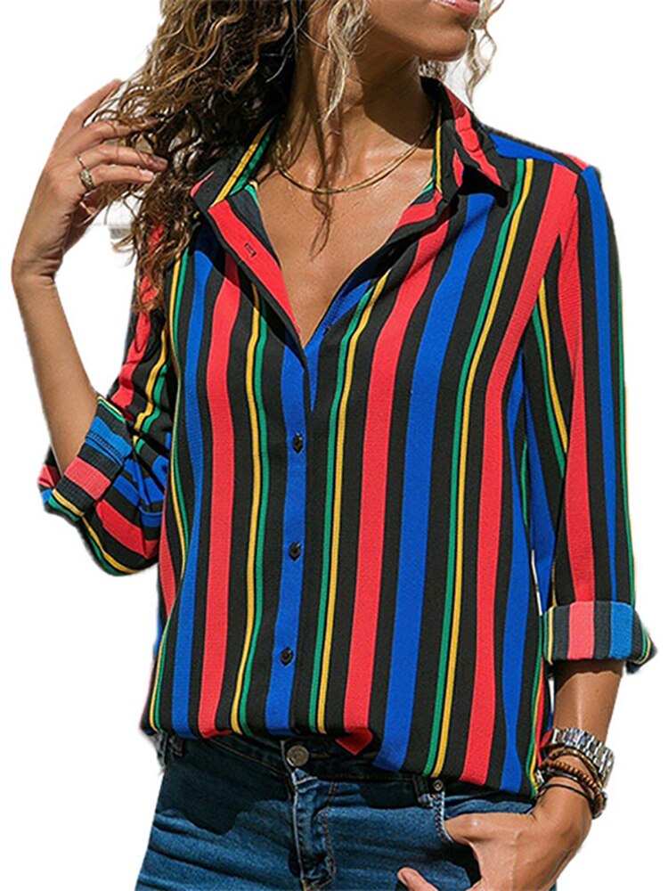 Blusa in chiffon a maniche lunghe da donna. blusa da donna in chiffon è perfetta per un look elegante e leggero.