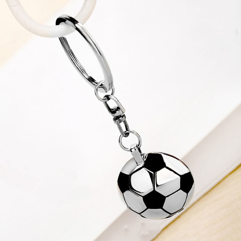 Portachiavi in metallo con design a tema calcio.
