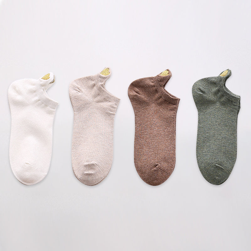 Set da 4 paia di calzini corti da donna. Comfort e stile per la stagione primaverile! Questi calzini in cotone morbido offrono una vestibilità leggera e traspirante, perfetta per il clima più mite.