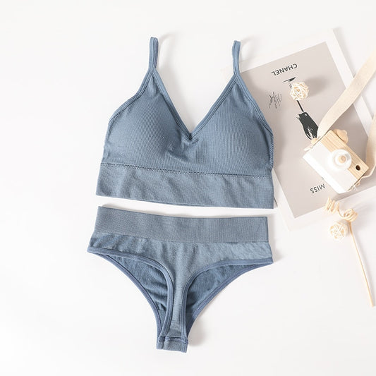 Set di intimo fitness da donna. Progettato per il massimo comfort e supporto durante l'attività fisica.