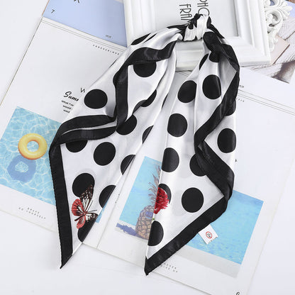 Foulard quadrati da donna. Eleganti e versatili, questi foulard quadrati da donna aggiungono un tocco di classe a qualsiasi outfit.