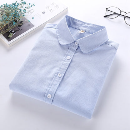 Camicia casual da donna a maniche lunghe. Questa camicia unisce comfort e stile, offrendo una vestibilità versatile adatta a diverse situazioni, dal lavoro al tempo libero.