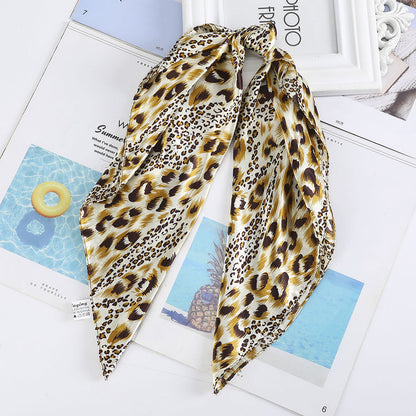Foulard quadrati da donna. Eleganti e versatili, questi foulard quadrati da donna aggiungono un tocco di classe a qualsiasi outfit.
