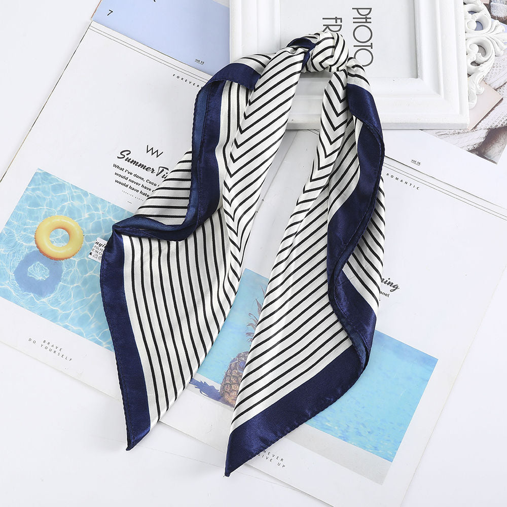 Foulard quadrati da donna. Eleganti e versatili, questi foulard quadrati da donna aggiungono un tocco di classe a qualsiasi outfit.