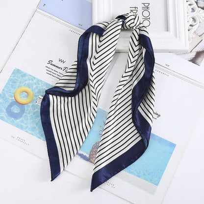 Foulard quadrati da donna. Eleganti e versatili, questi foulard quadrati da donna aggiungono un tocco di classe a qualsiasi outfit.