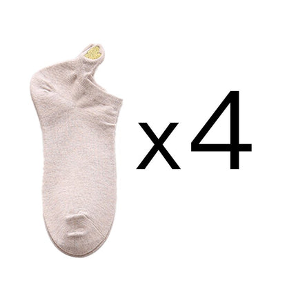 Set da 4 paia di calzini corti da donna. Comfort e stile per la stagione primaverile! Questi calzini in cotone morbido offrono una vestibilità leggera e traspirante, perfetta per il clima più mite.