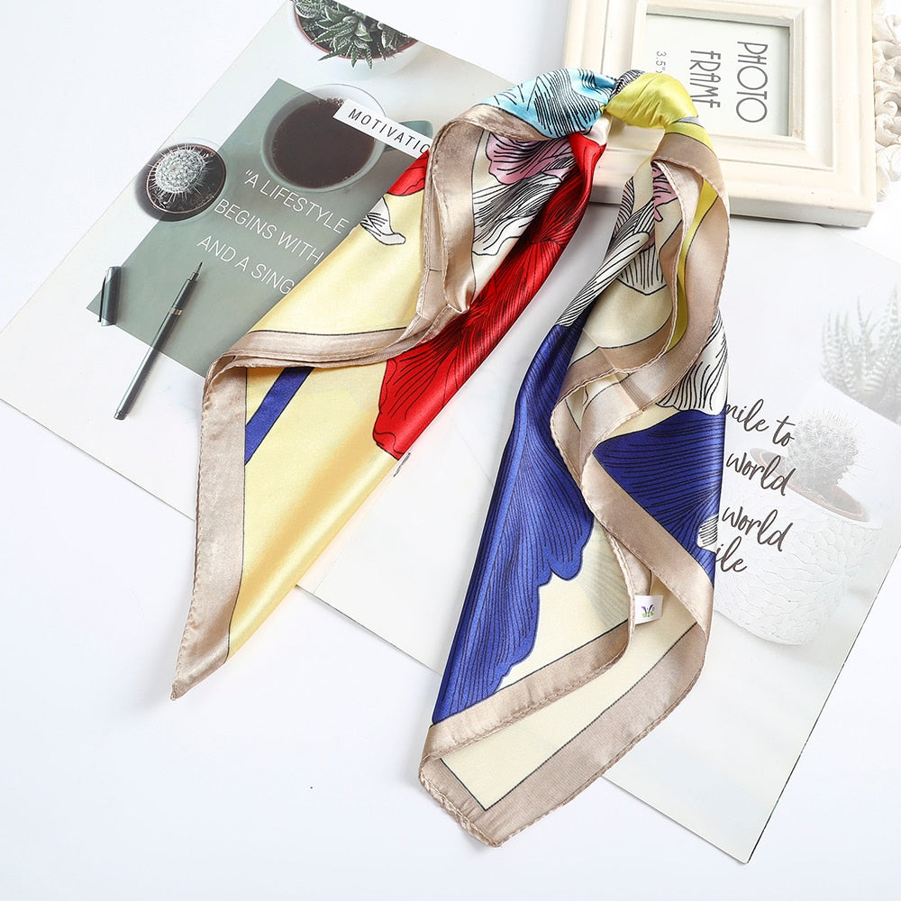 Foulard quadrati da donna. Eleganti e versatili, questi foulard quadrati da donna aggiungono un tocco di classe a qualsiasi outfit.